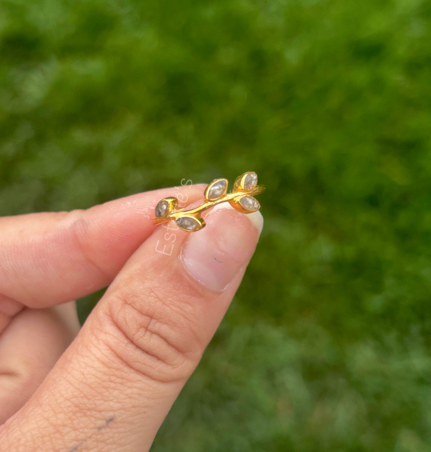 Carver & Carmon’s Classy Ring